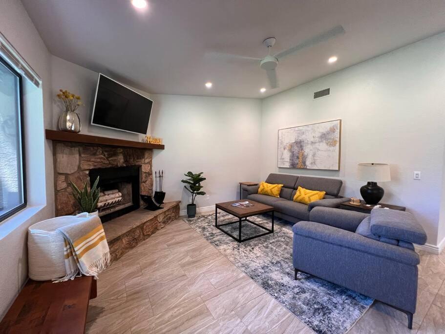 Holiday home Golf, Hike Or Bike At Our Gated 2 Bed 2 Bath *
