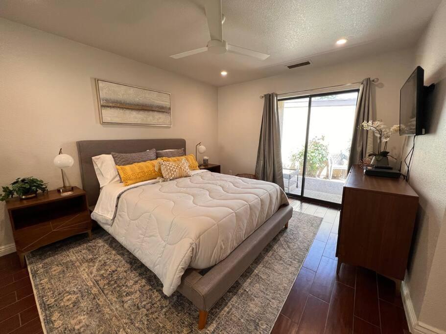 Holiday home Golf, Hike Or Bike At Our Gated 2 Bed 2 Bath *